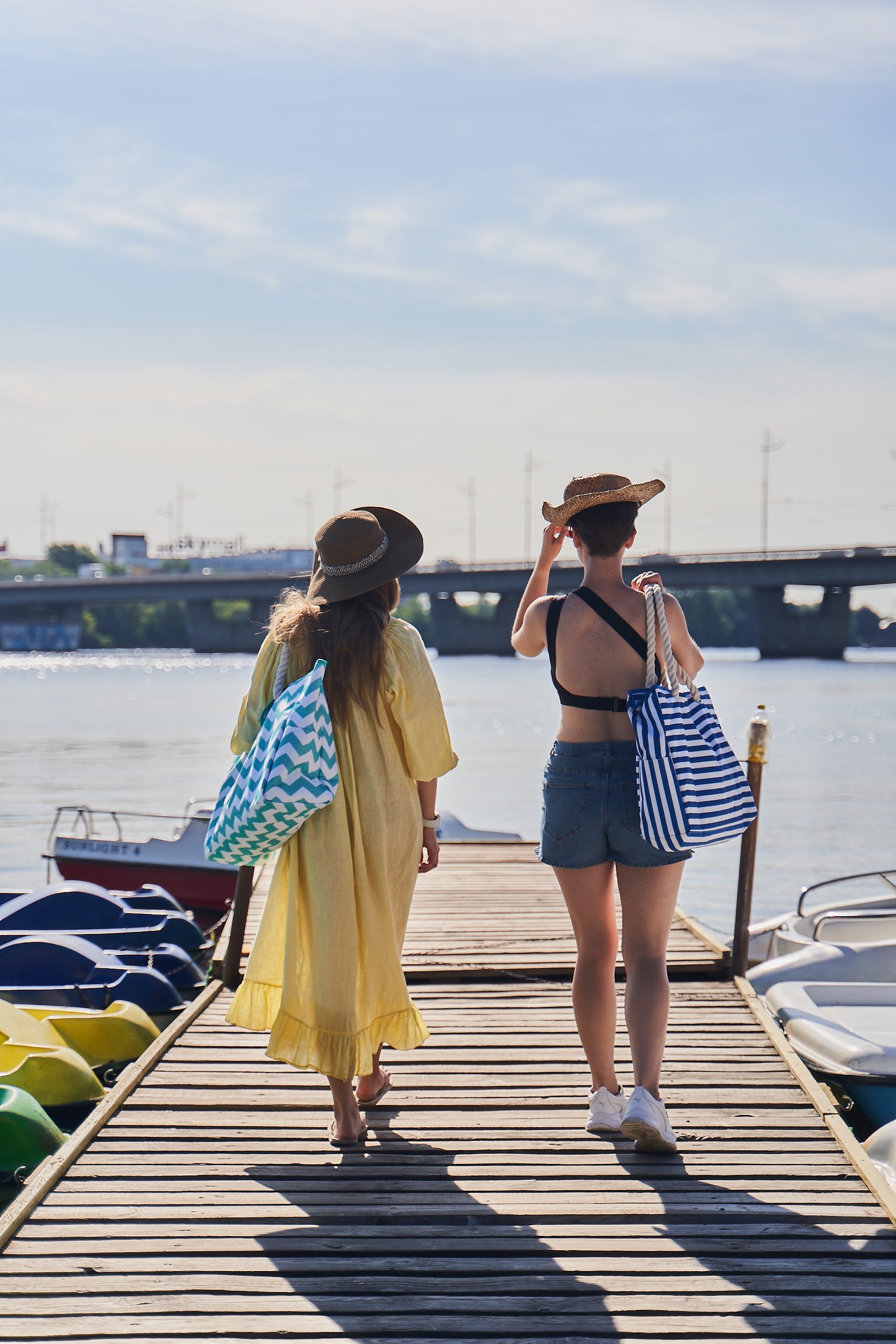 Beach Bag and Pool Bag | Water Repellent | Top YKK® Zip | Family Size | L22" x H15" x W6" | Bright Blue Lobster