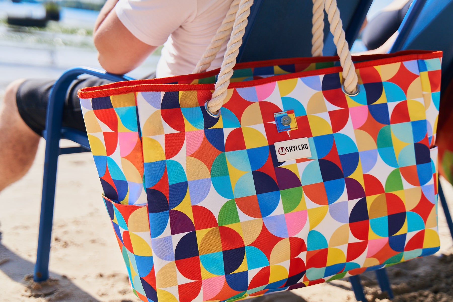 Beach Bag and Pool Bag | Water Repellent | Top Magnet | Family Size XXL | L22" x H15" x W6" | Clownfish