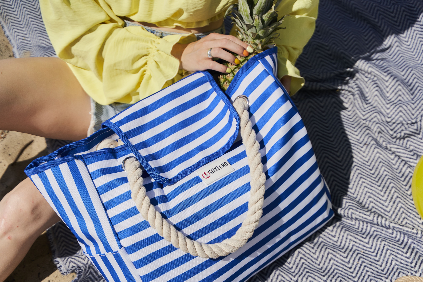 Beach Bag and Pool Bag | Water Repellent | Top Magnet | XL | L17" x H15" x W6" | Bright Blue Oyster